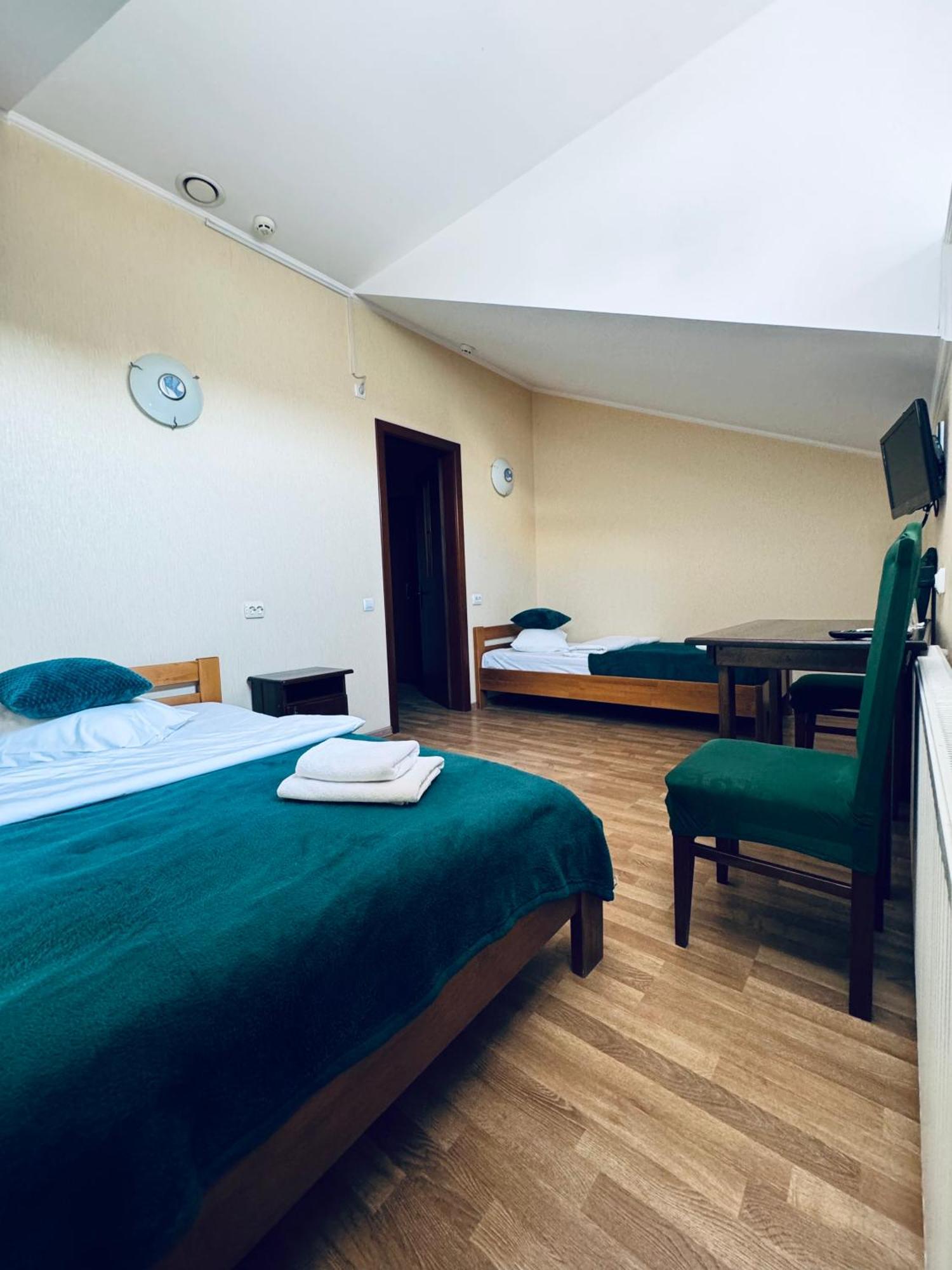 Etna Hotel Lviv Extérieur photo