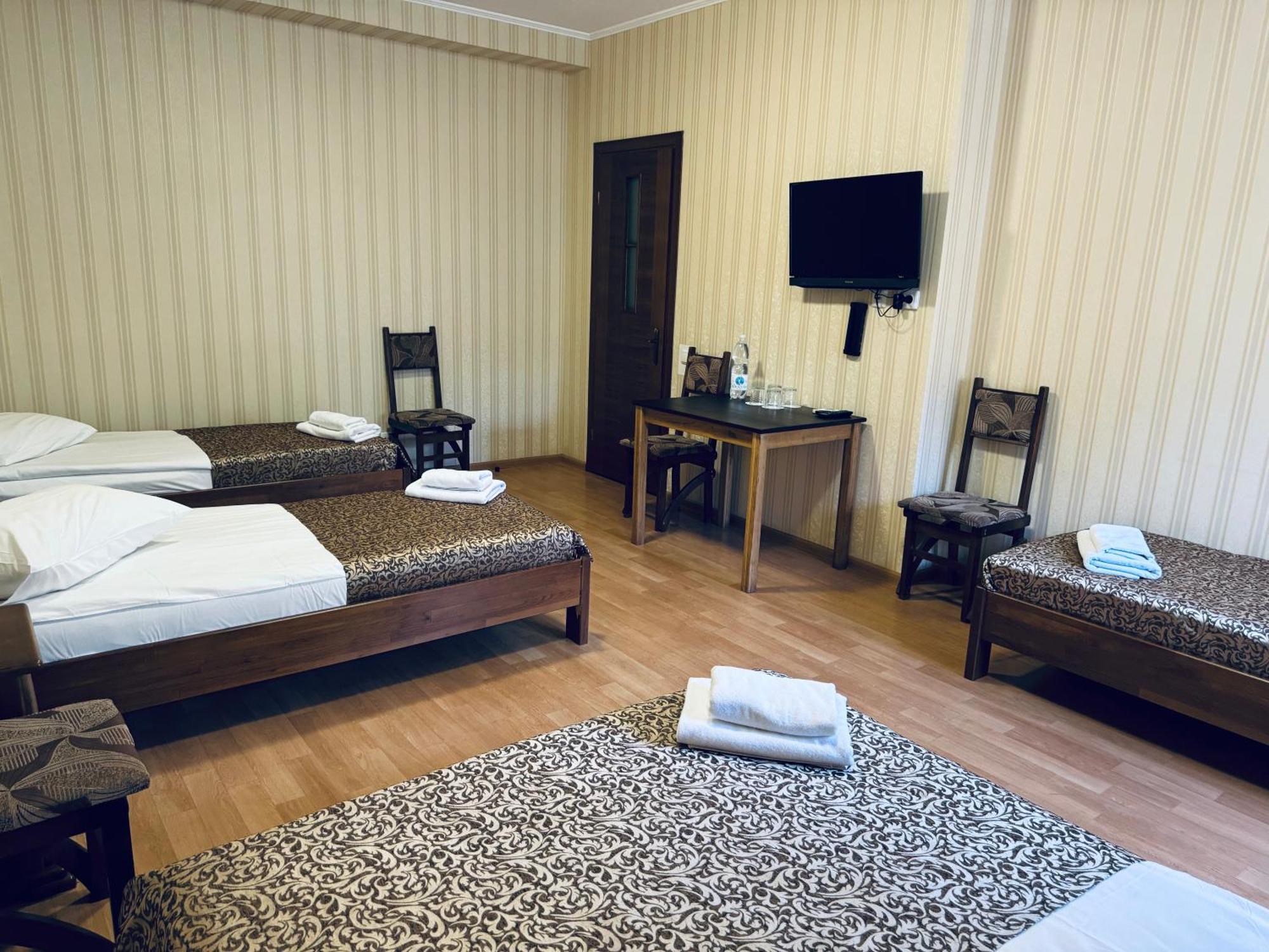 Etna Hotel Lviv Extérieur photo