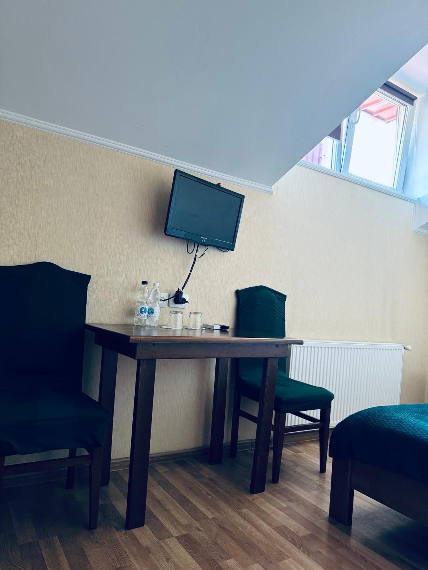 Etna Hotel Lviv Extérieur photo