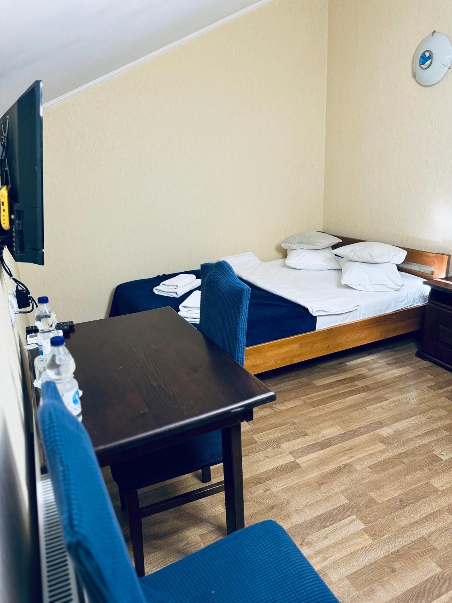 Etna Hotel Lviv Extérieur photo