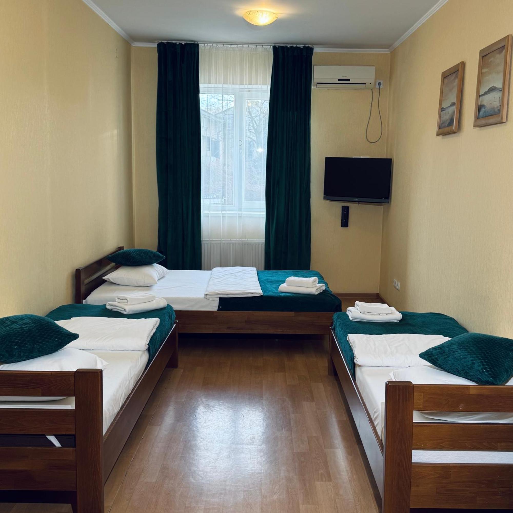 Etna Hotel Lviv Extérieur photo