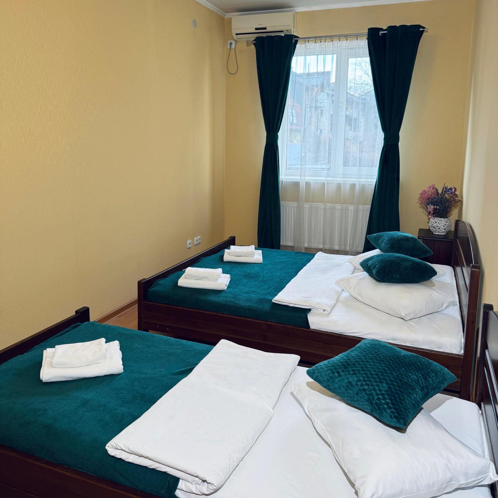 Etna Hotel Lviv Extérieur photo