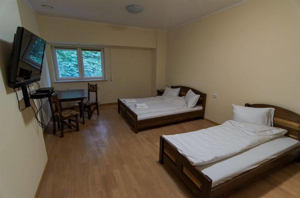 Etna Hotel Lviv Extérieur photo
